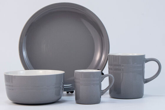 Dinnerware set