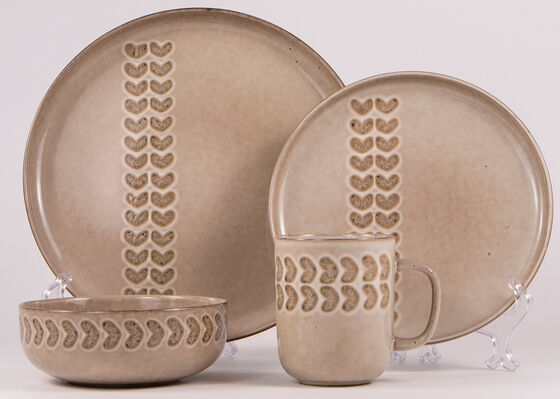 Dinnerware set