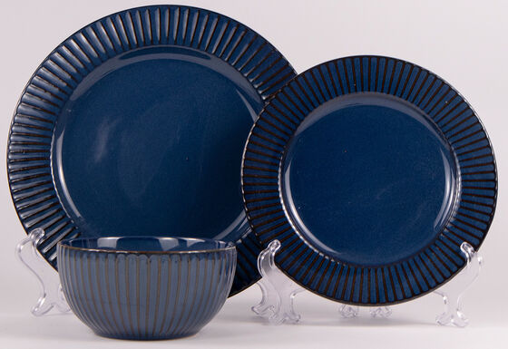 Dinnerware set