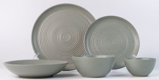 Dinnerware set