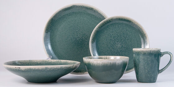 Dinnerware set