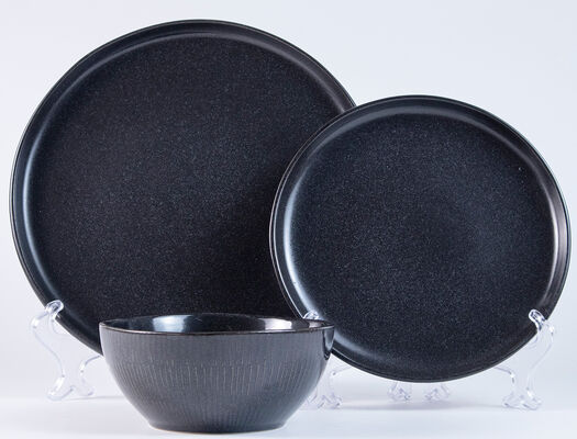 Dinnerware set