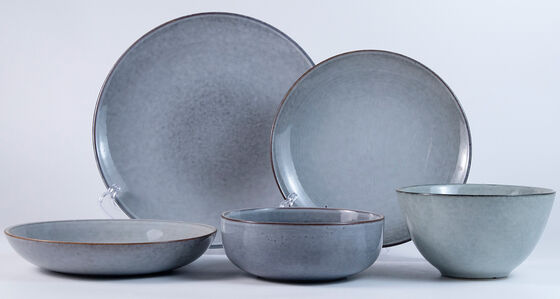 Dinnerware set