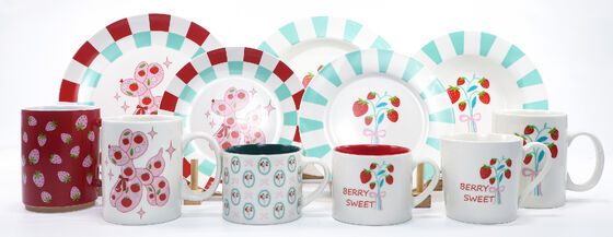 STRAWBERRY DINNERWARE SET