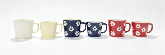 Embossed White Daisy Ceramic Coffee Mugs, Vintage Floral Taper Handle Mug, Glossy Daisy Pattern Tea Cups for Hot Cocoa Milk, Cottagecore Farmhouse Kitchen Drinkware, Multiple Solid Base Colors